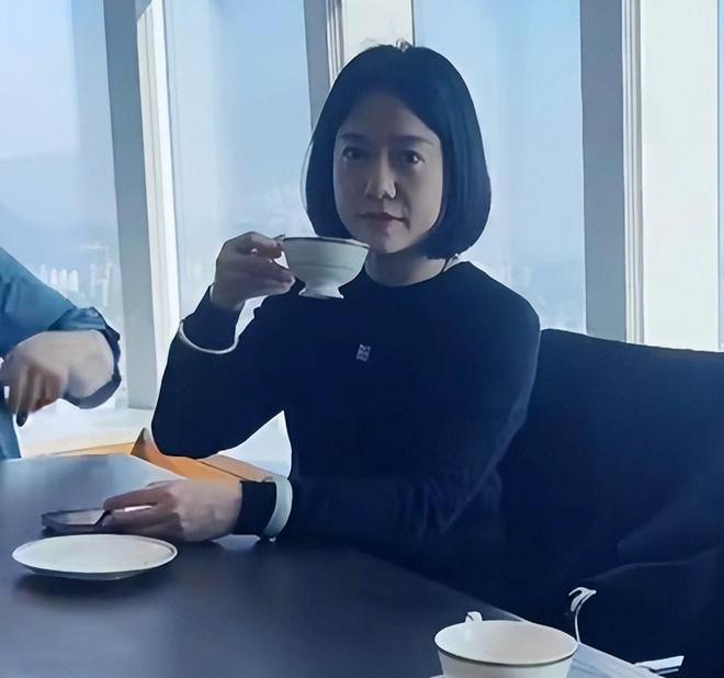 翁帆搬离清华园独居小公寓24箱书籍是财产